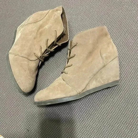 Madden Girl Domain Faux Suede Wedge Booties Ankle Boots - Picture 7 of 12